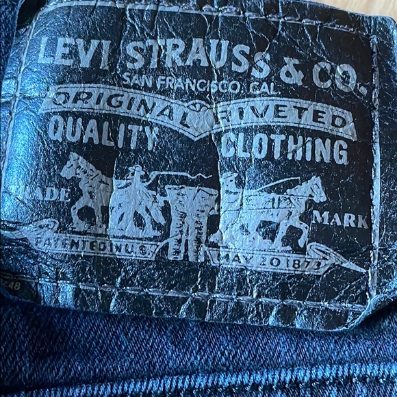 Levis - Picture 3 of 4